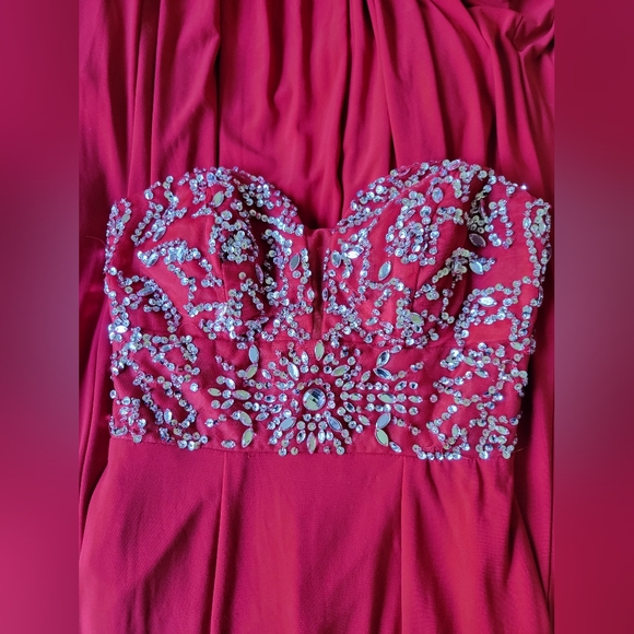 Windsor Sweetheart bejeweled gown - Picture 3 of 10